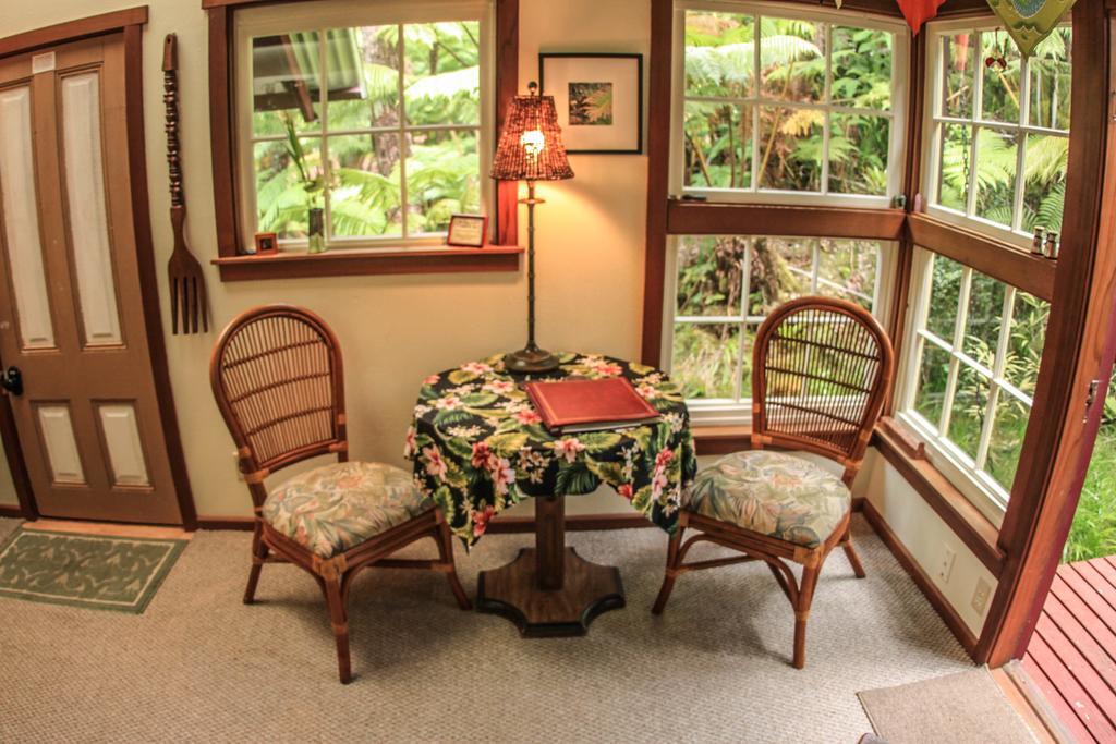 Ferny Hollow: Romantic Rainforest Cottage Volcano Buitenkant foto