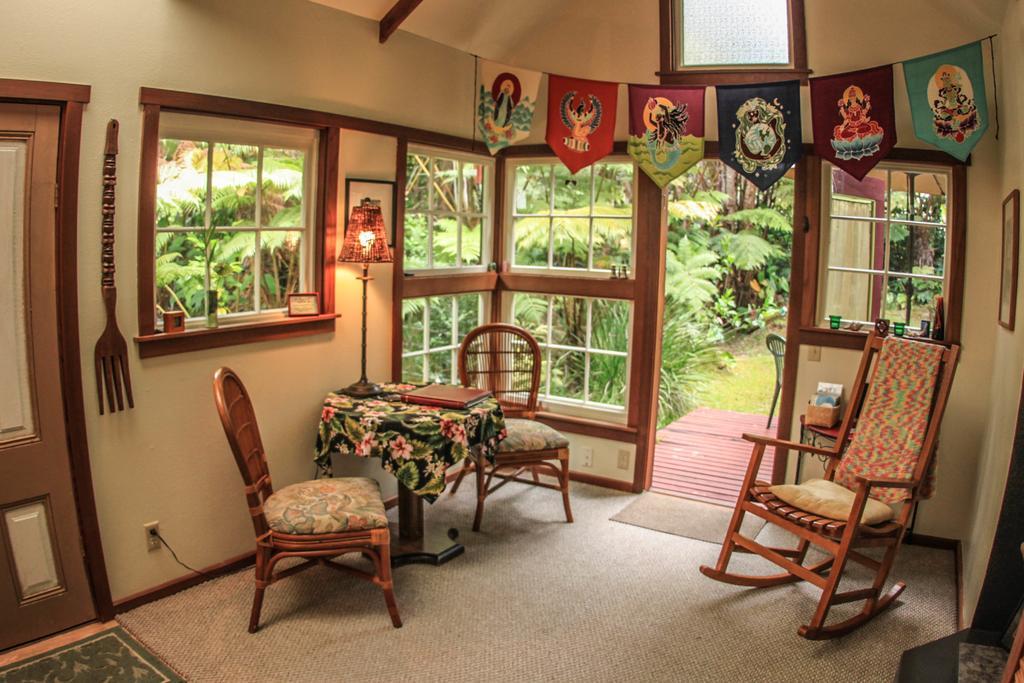 Ferny Hollow: Romantic Rainforest Cottage Volcano Buitenkant foto